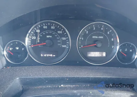 2008 Jeep Commander Sport z USA, uszkodzony, nr VIN 1J8HG48N28C127535